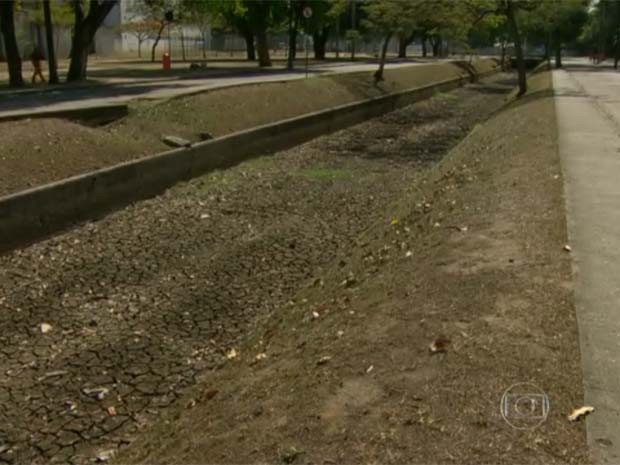 Lagos e córregos do Rio secam com estiagem (Foto: Reprodução/TV Globo)