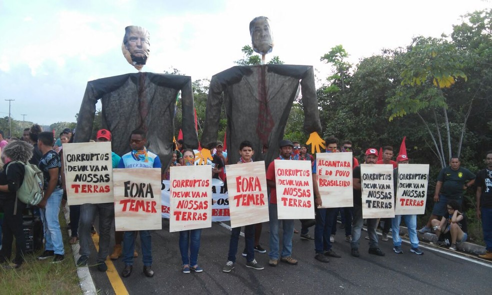Protesto reúne mais de 300 pessoas em Alcântara (Foto: G1 Maranhão)