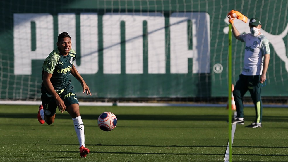 Rony durante treino do Palmeiras na Academia — Foto: Cesar Greco / Ag. Palmeiras