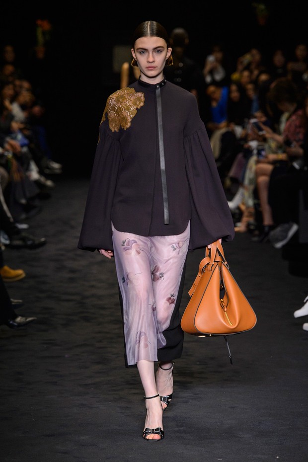 #SuzyPFW: Loewe - Illuminating Individualism - Vogue | en