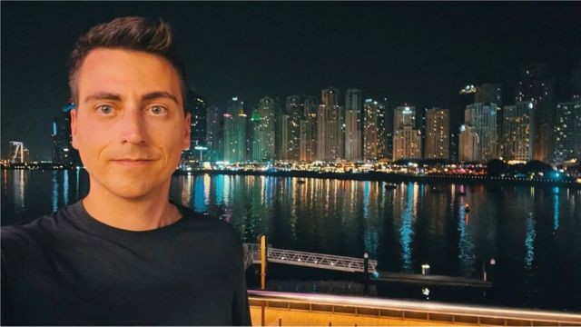 O engenheiro de software Julien Tremblay, de Montreal, no Canadá, se mudou para Dubai por meio do visto destinado a nômades digitais (Foto: ARQUIVO PESSOAL)