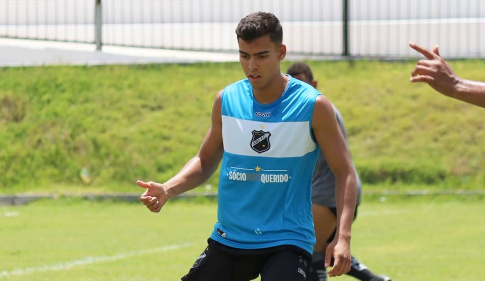 Cria das bases do ABC, KakÃ¡ Ã© integrado ao time profissional apÃ³s atuar em Portugal â?? Foto: Andrei Torres/ABC