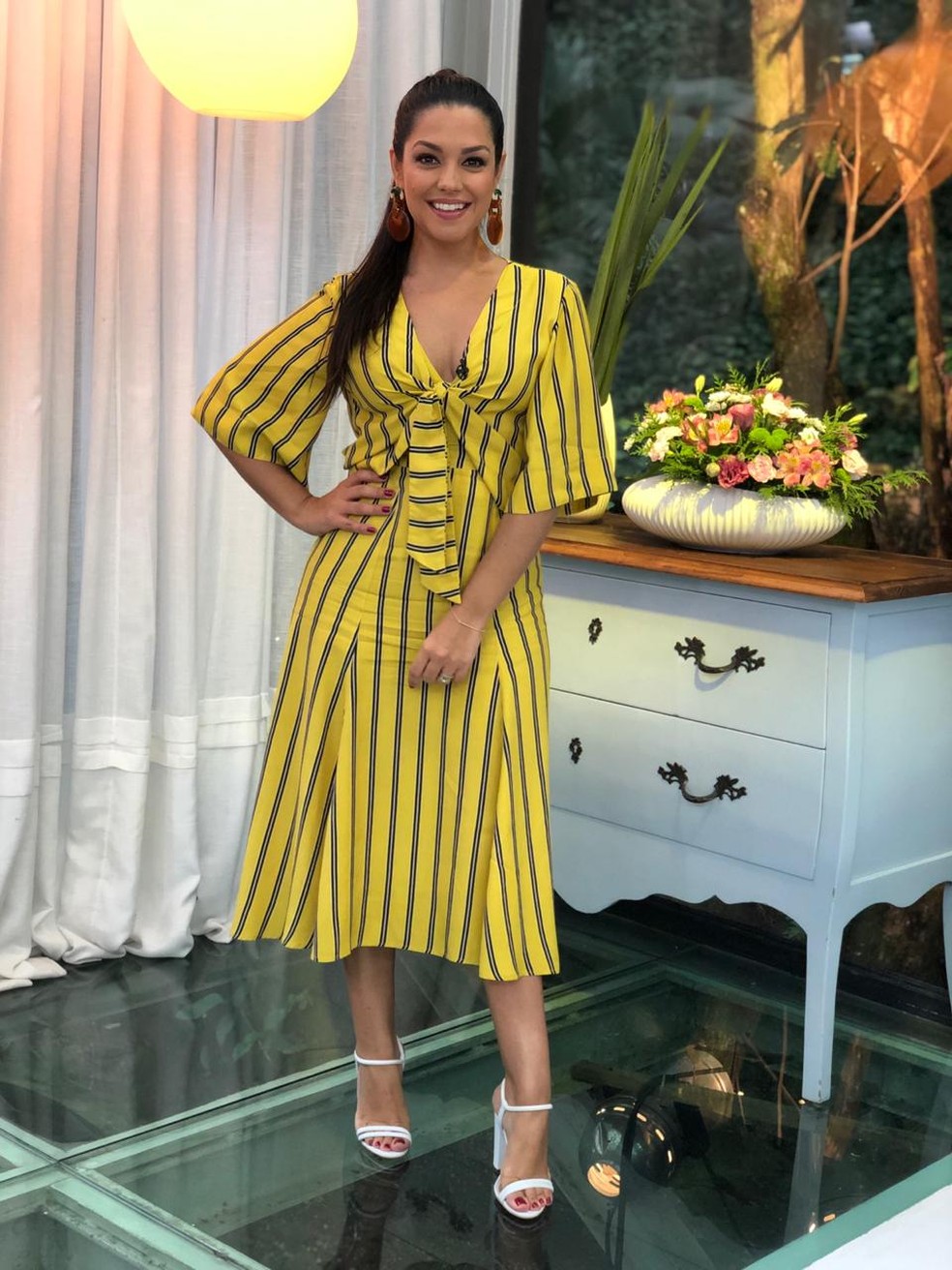 Thaís Fersoza reúne família e celebra estreia na TV