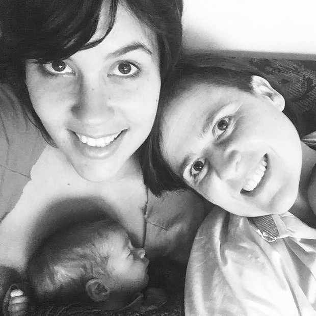 Casal de mulheres descobre que uma delas não é registrada como mãe dos próprios filhos e cria movimento para mudar o sistema brasileiro (Foto: Reprodução/Instagram)