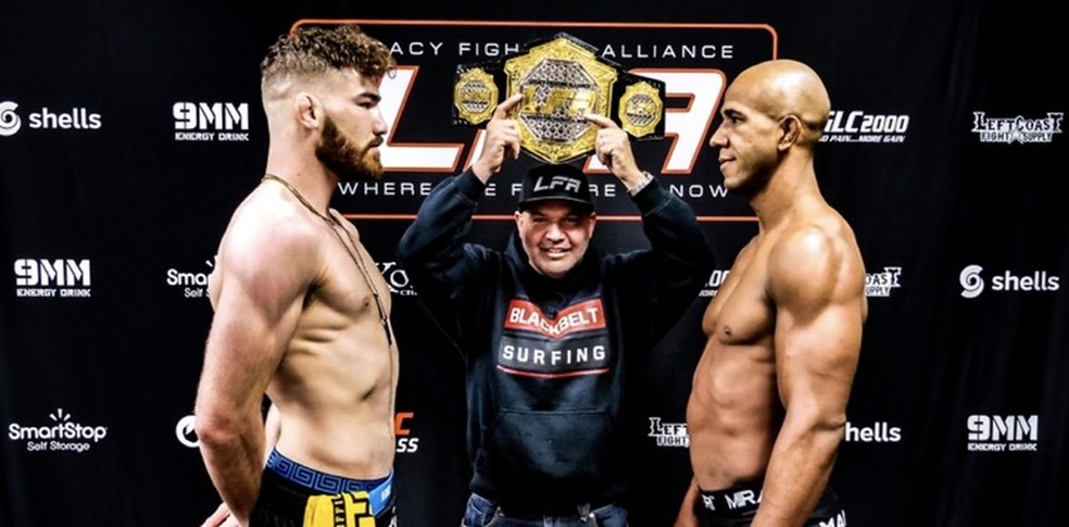 Josh Fremd e Gregory Robocop na pesagem do LFA 198 — Foto: Divulgação / LFA