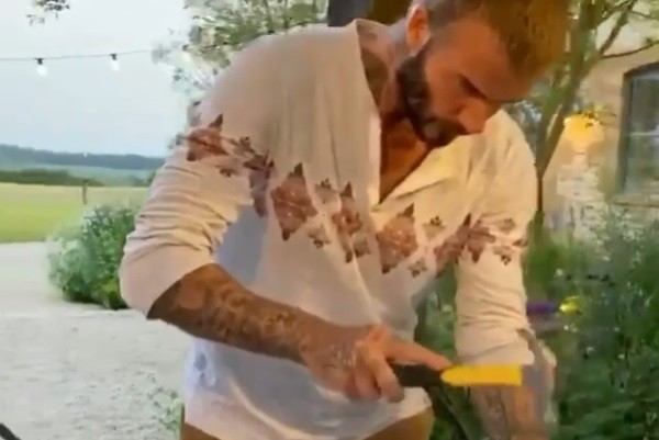 David Beckham construindo colmeias de madeira durante quarentena (Foto: Instagram)