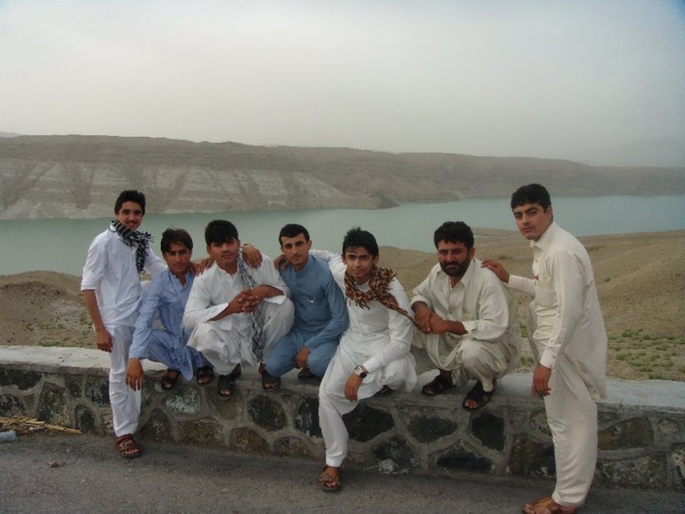 Sayed e amigos em Cabul, no Afeganistão. — Foto: Arquivo pessoal