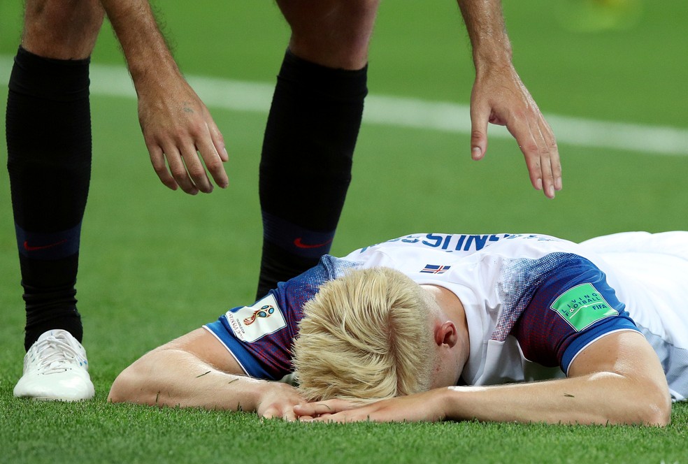  Jogador da Islandia lamenta elimina&ccedil;&atilde;o da Copa ap&oacute;s partida contra a Cro&aacute;cia (Foto: Reuters/Albert Gea)