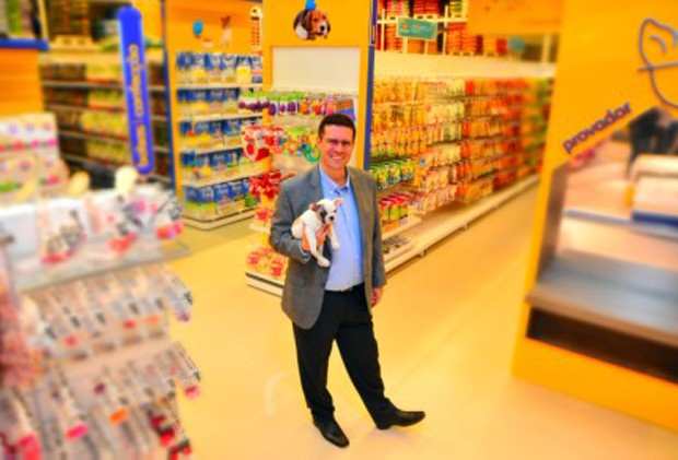 Sérgio Zimerman, na primeira loja da Petz (Foto: Divulgação)