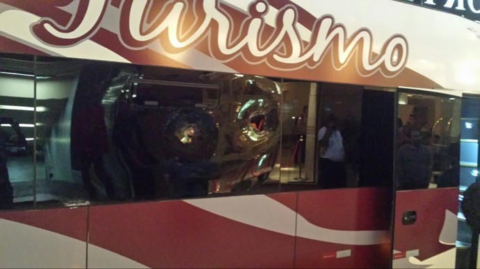 ônibus fluminense danificado (Foto: Reprodução) ônibus fluminense danificado (Foto: Reprodução)