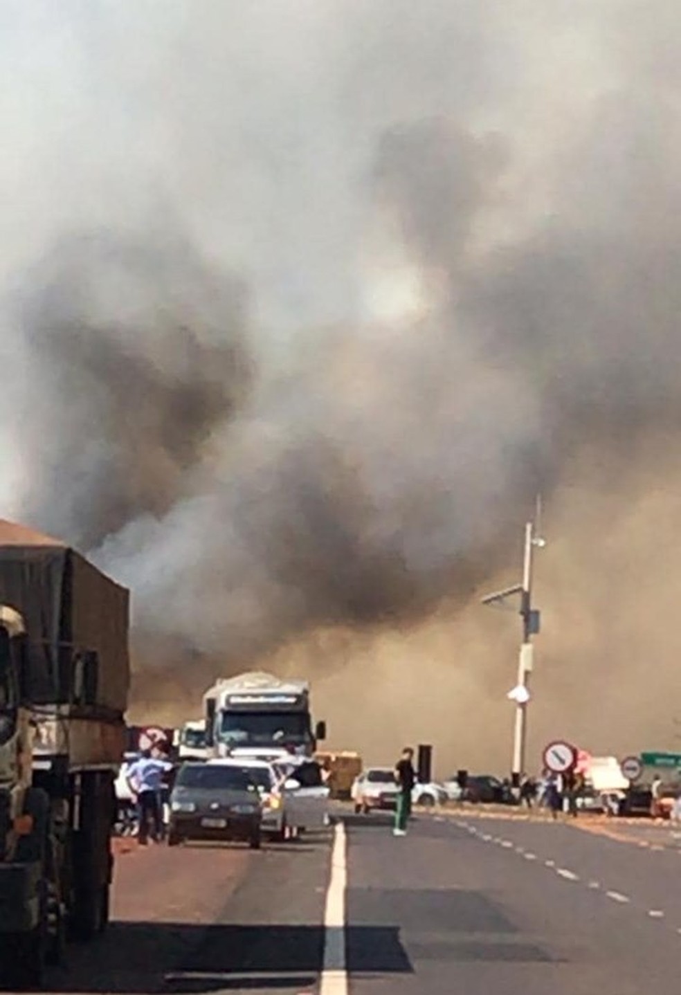 Trânsito ficou lento na via em Florínea  — Foto: Gazeta Regional/ Divulgação 