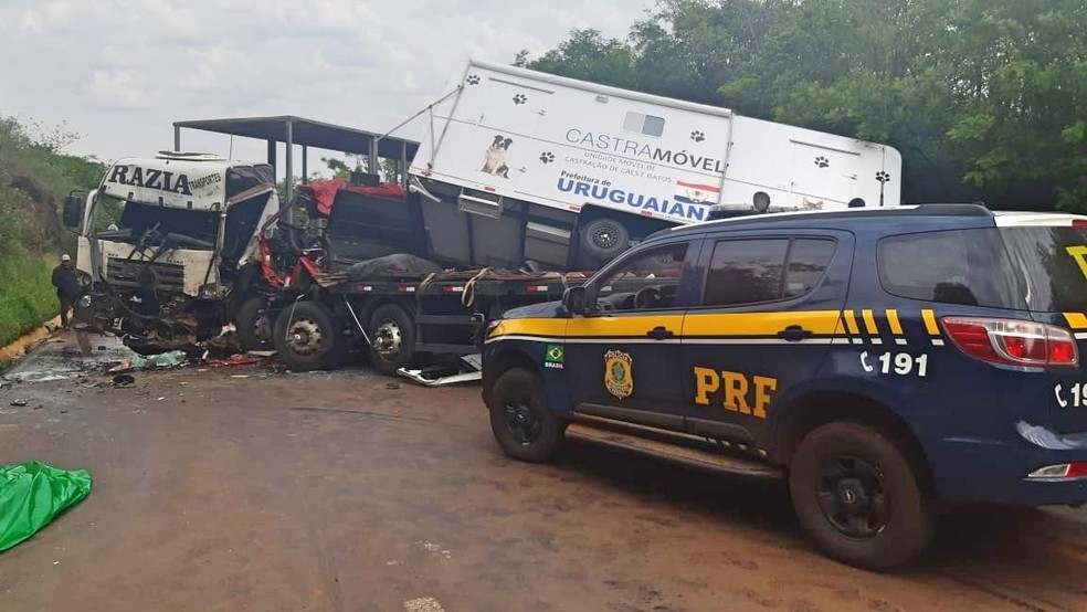 Acidente na BR-290 em Vitória das Missões deixou motorista morto na manhã desta terça-feira (29) — Foto: Divulgação/PRF