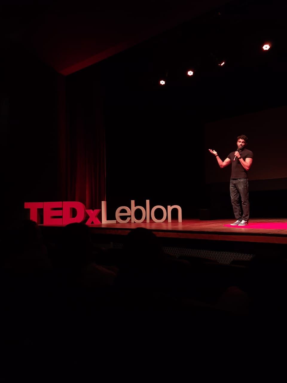 Hora durante sua participação no TEDx Leblon (Foto: Acervo Pessoal)