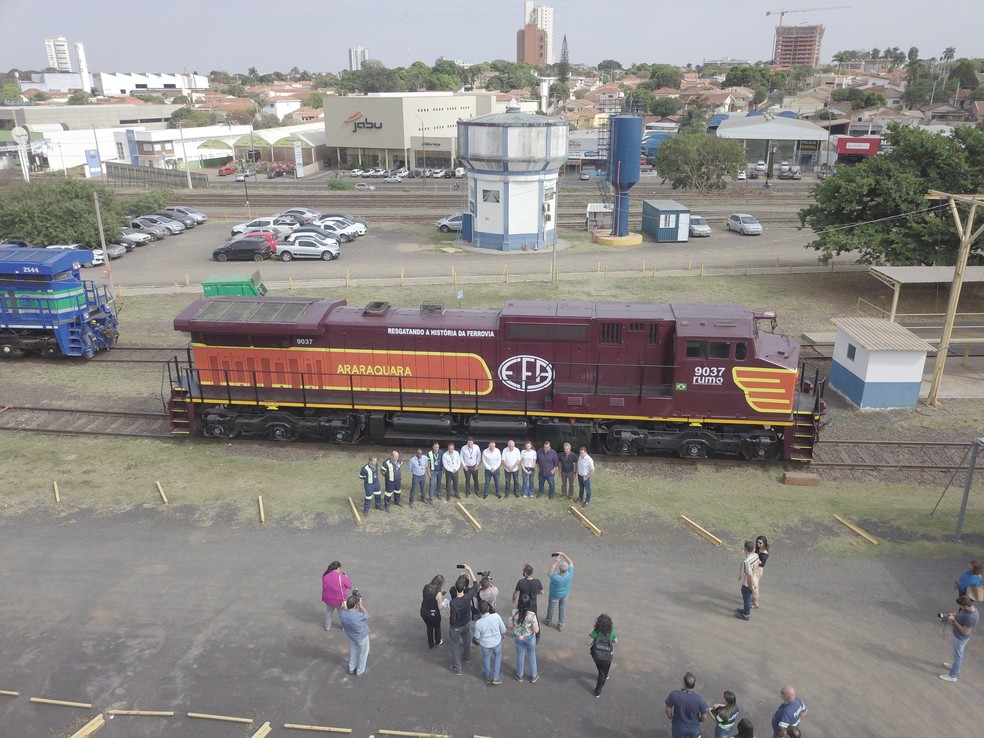 Pintura remete aos modelos GP-9 e GP-18, que começaram a rodar pelos trilhos da EFA entre 1958 e 1960 em Araraquara  — Foto: Divulgação/ Rumo