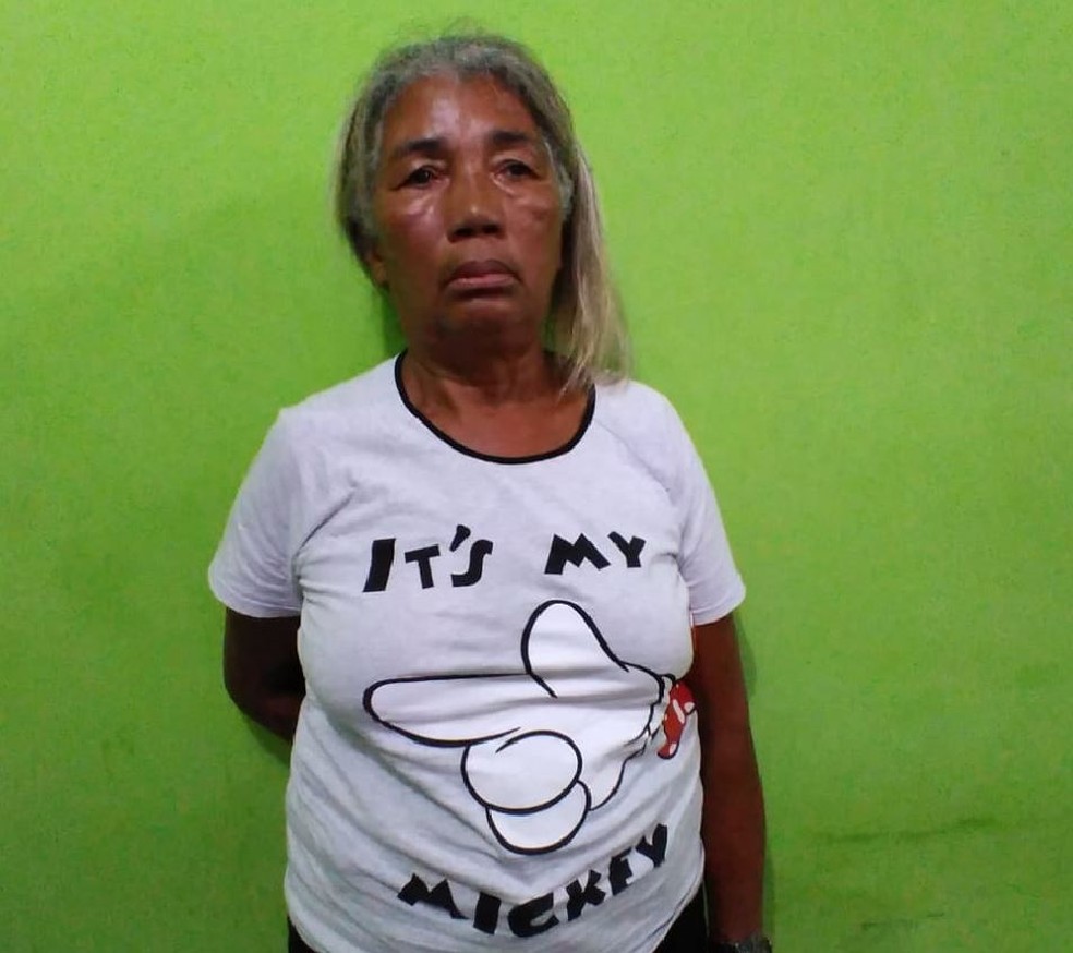 Idosa Ã© suspeita de integrar facÃ§Ã£o e expulsar moradores de bairro no interior do Acre â Foto: DivulgaÃ§Ã£o/PM-AC