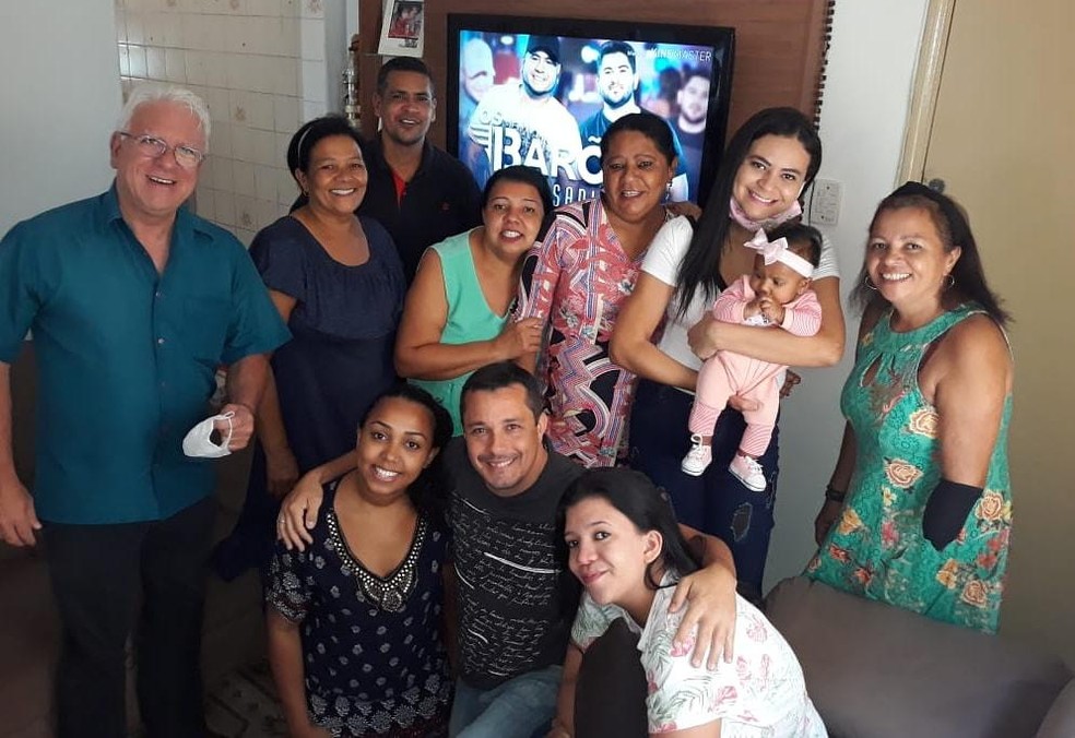 Família de Lucília a ajuda e auxilia durante adaptação — Foto: Arquivo Pessoal/Lucília Monteiro da Silva