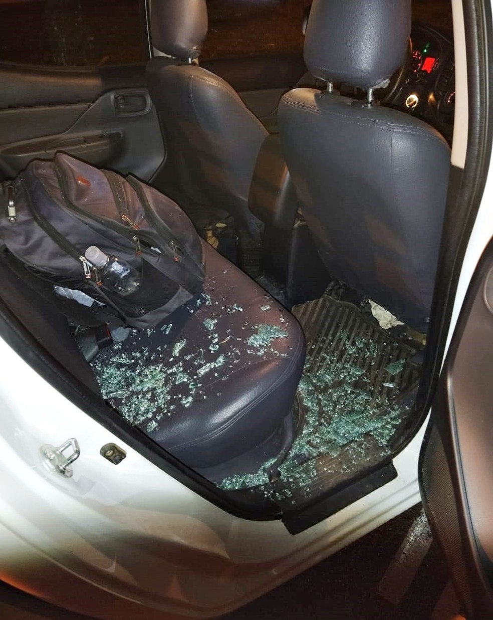Carro que funcion&aacute;rios do Saae usavam foi destru&iacute;do em Sorocaba (SP) &mdash; Foto: Divulga&ccedil;&atilde;o/Prefeitura de Sorocaba