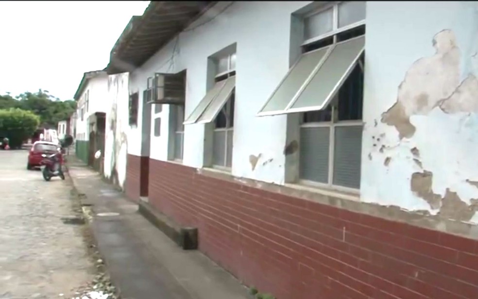 Acesso lateral da delegacia de Camacan, no sul da Bahia (Foto: Reprodução/TV Santa Cruz)