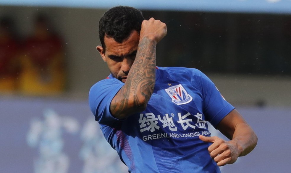 Tévez estaria insatisfeito no Shanghai Shenhua segundo o Olé (Foto: Sports Sina)