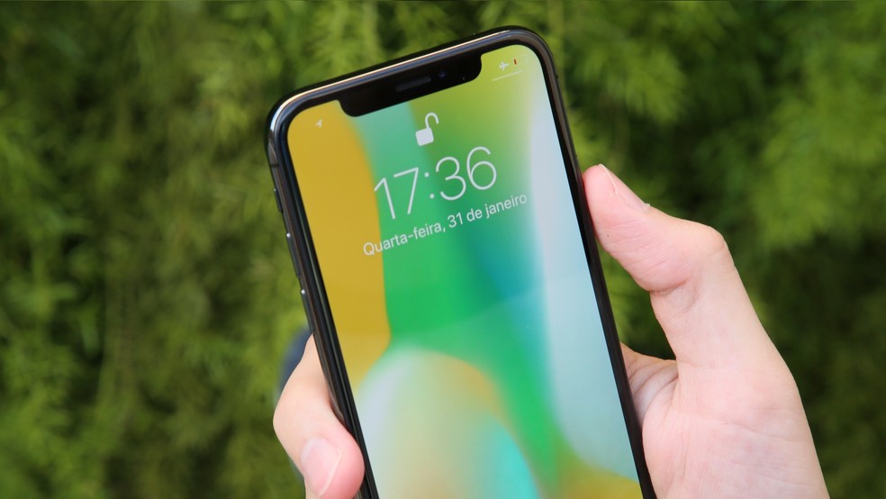 iPhone X foi o único celular a passar no teste — Foto: Luciana Maline/TechTudo