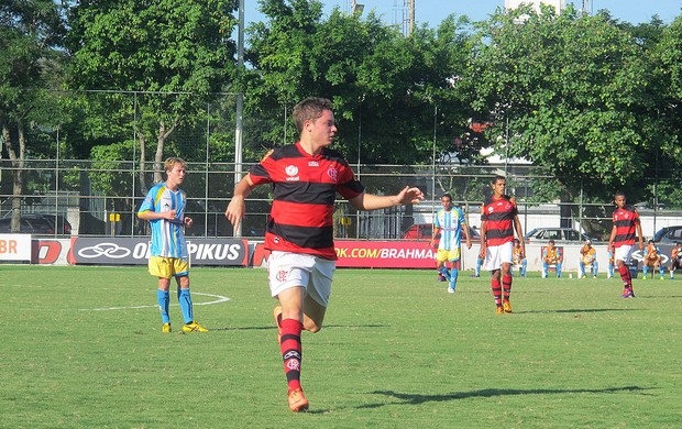 Adryan, autor do primeiro gol do Flamengo sobre o Macaé, pelos juniores (Foto: Janir Junior / Globoesporte.com)