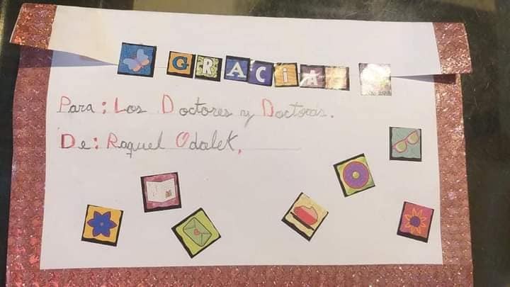 A pequena Raquel escreveu uma carta aos médicos que ajudaram no tratamento do seu pai contra a covid-19 (Foto: Reprodução/Facebook)