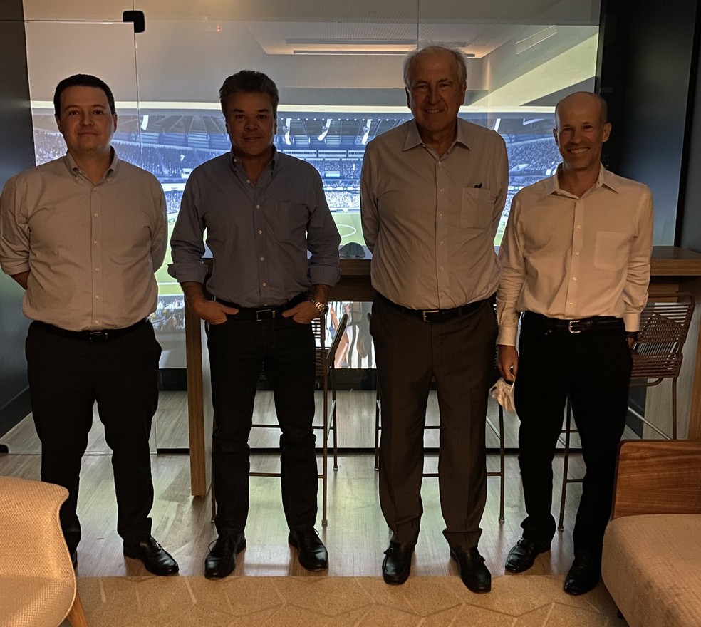 Rafael e Rubens Menin, Renato Salvador e Ricardo Guimarães: os mecenas do Atlético-MG — Foto: Reprodução/Twitter