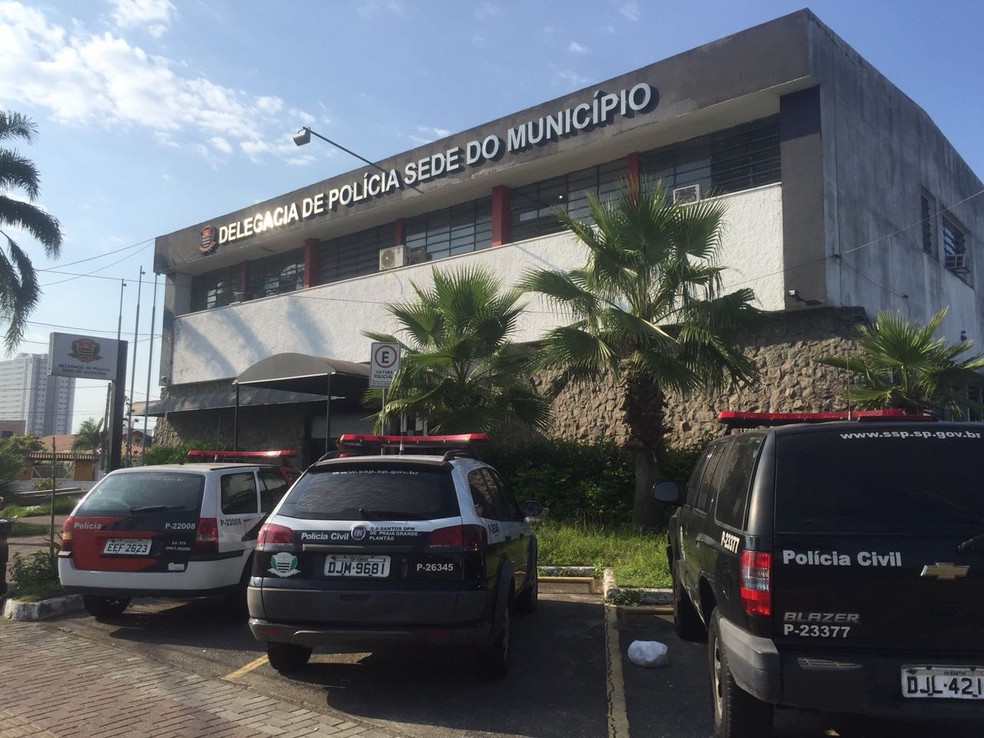Suspeito foi ouvido na Delegacia Sede de Praia Grande, SP — Foto: Andressa Barboza/G1