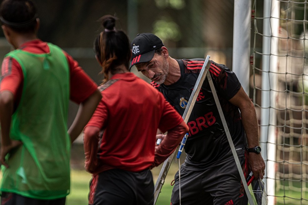 Luis Andrade no treino do Flamengo — Foto: Paula Reis/Flamengo