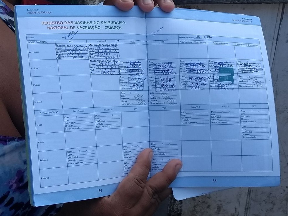 Mãe diz que filho não tomou vacina tríplice viral porque estava gripado (Foto: Ive Rylo/G1)