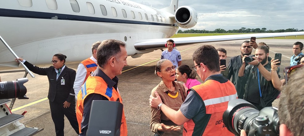 Ministros são recebidos pelo governador do Acre Gladson Cameli — Foto: Aline Nascimento/g1
