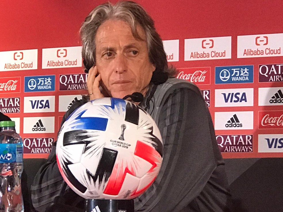 Jorge Jesus fala na véspera da final do Mundial — Foto: Cahê Mota