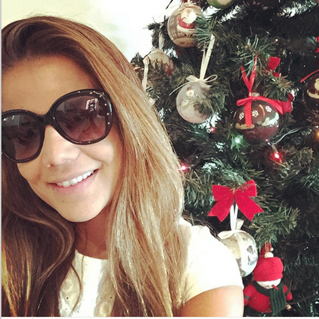 Selfie natalina com a árvore ao fundo (Foto: Reprodução - Instagram)