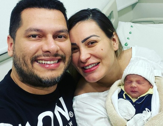 Andressa Urach com marido e filho (Foto: Instagram)