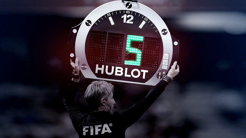 Fifa permite cinco substituições nas partidas realizadas em 2020 — Foto: GloboEsporte.com