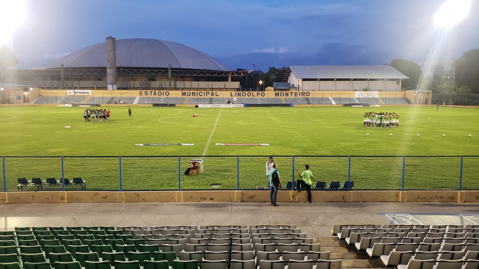 Altos registra baixos públicos no Estádio Lindolfo Monteiro — Foto: Pablo Cavalcante / ge