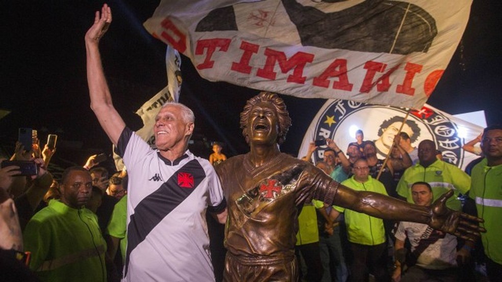 Roberto Dinamite no dia da inauguração da estátua em São Januário, em São Cristóvão  — Foto: Daniel Ramalho/Divulgação 