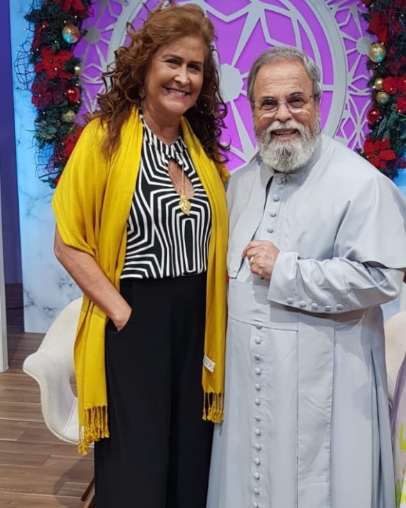 Joanna durante gravação com o padre Antônio Maria (Foto: Reprodução/Instagram)