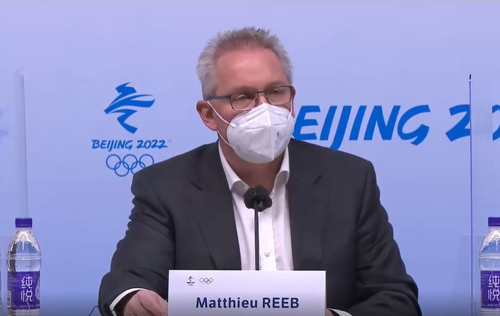 Matthieu Reeb anuncia a decisão do CAS em Pequim — Foto: Reprodução/Pequim 2022