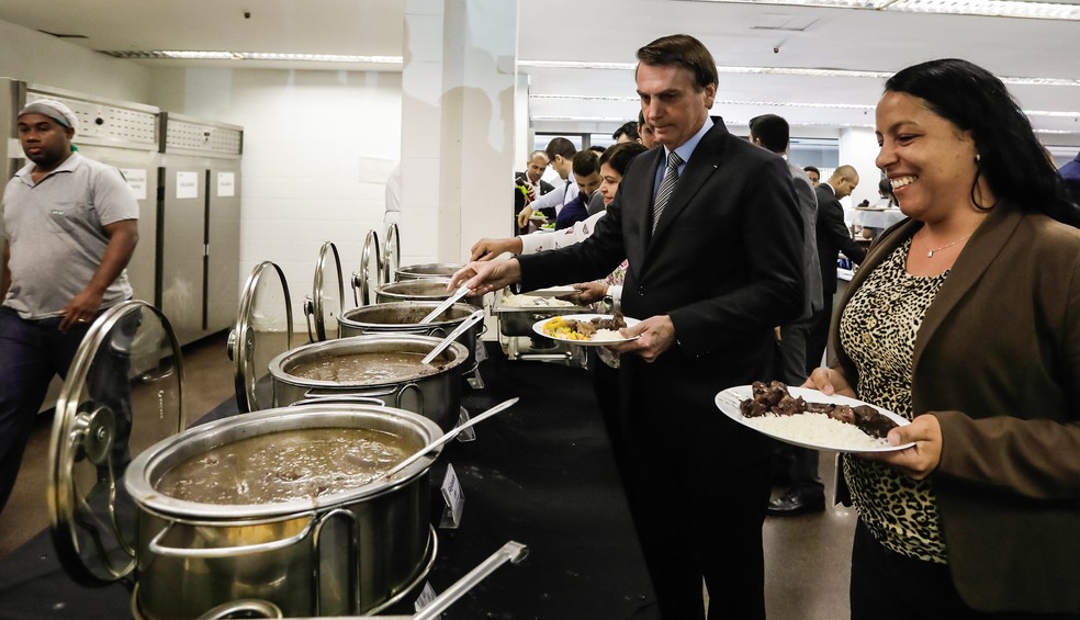 Presidente Jair Bolsonaro no restaurante self-service do Palácio do Planalto — Foto: Carolina Antunes/PR