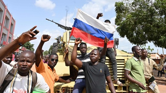 Novo golpe em Burkina Faso revela disputa por influência entre França e Rússia