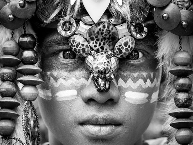 O segundo lugar na categoria foto monocromática foi modelo em festival de moda em Jember, Java Ocidental, na Indonésia. (Foto: Sue O'Conell/www.tpoty.com/BBC)