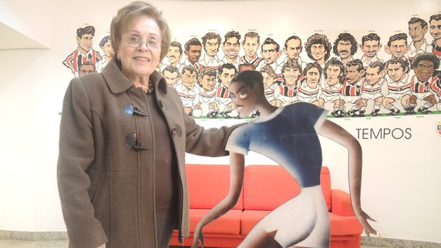 Emocionada, viúva de Leônidas recebe homenagem do São Paulo