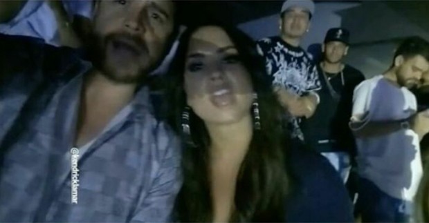 Demi Lovato com amigo e Neymar no show de rapper (Foto: Reprodução/Instagram)