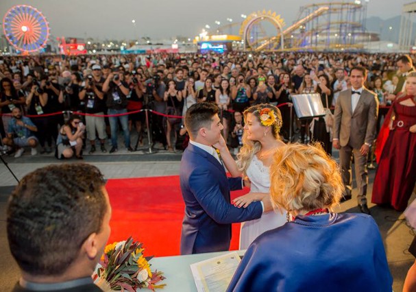 Cristiana Cartolano e Leonardo Veloso se casaram no Rock in Rio (Foto: Arquivo Pessoal) Cristiana Cartolano e Leonardo Veloso se casaram no Rock in Rio (Foto: Arquivo Pessoal)