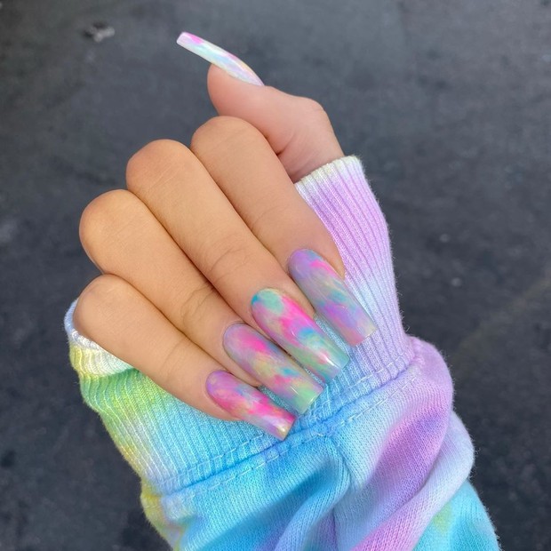 Tie dye nails  (Foto: Reprodução Instagram @)