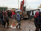 Retirada de centenas de migrantes de Calais é adiada pela justiça