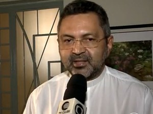 Vigário geral explica porque padre não pode continuar celebrando missas (Foto: Reprodução/TV Clube)