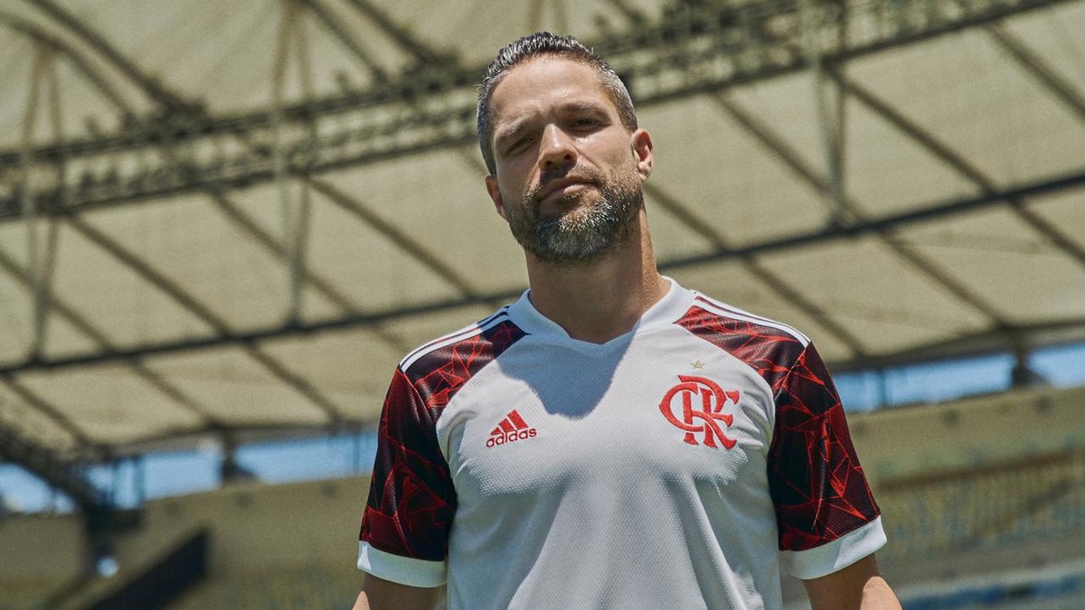 Confira o novo uniforme 2 do Flamengo com homenagem ao ...