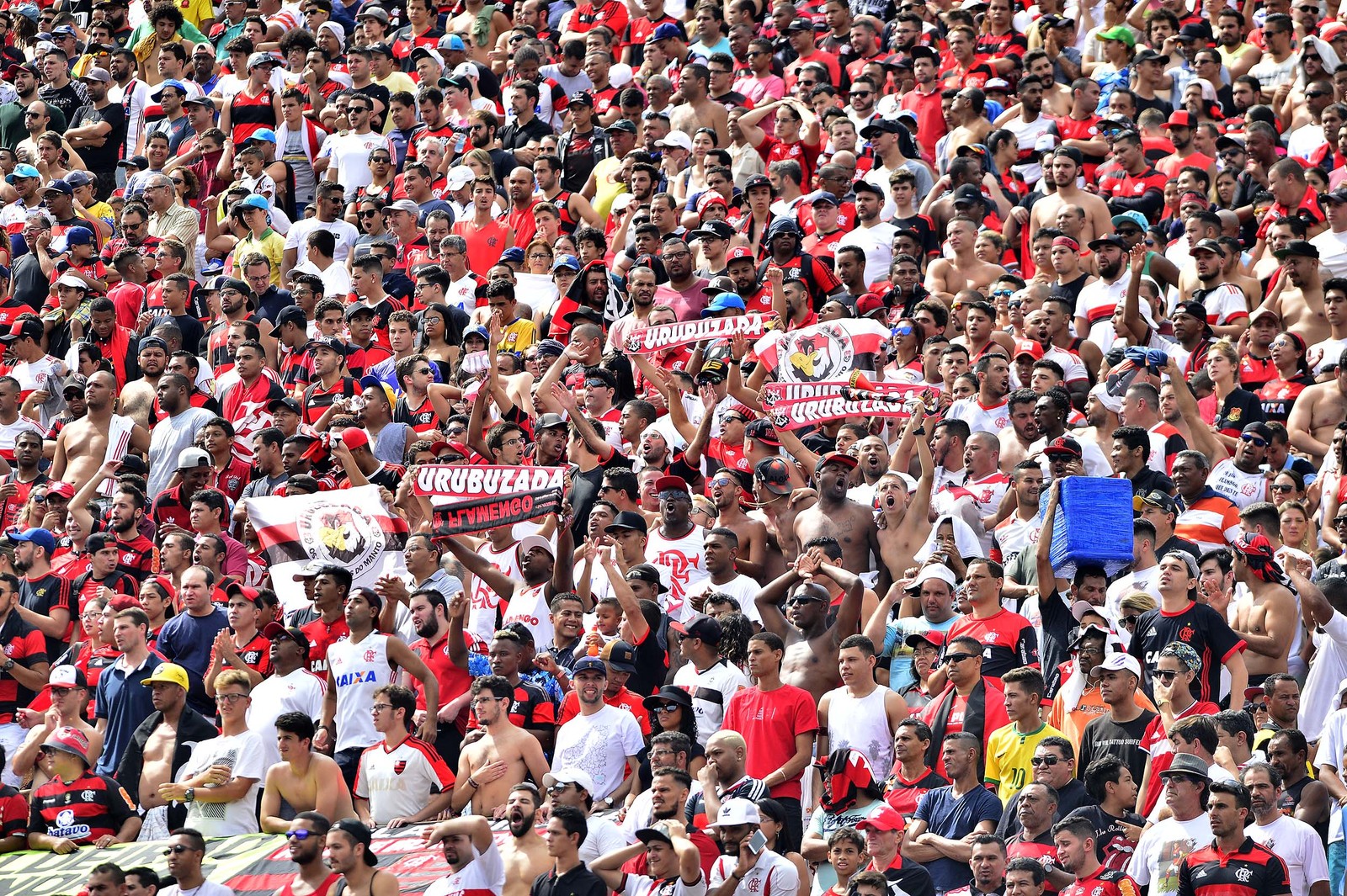 Tetra invicto: no Pacaembu lotado, Fla segura o São Paulo e leva título da Copinha